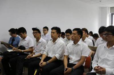 上海店湾投资管理咨询迎来区领导及北大清华创业者考察，共话企业发展与技术创新